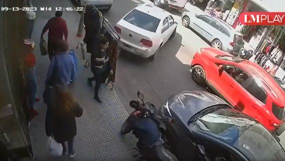 La mujer atropellada murió al llegar al hospital local.