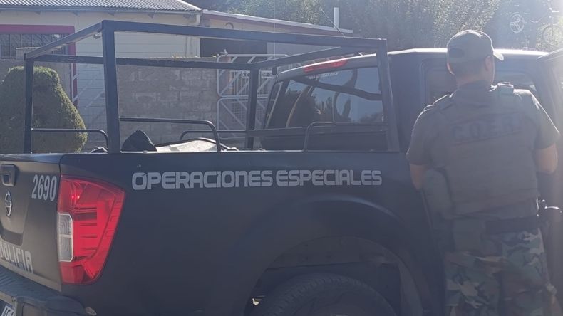 El sospechoso fue detenido poco después del femicidio gracias a datos aportados por testigos. | LM Neuquen El sospechoso fue detenido poco después del femicidio gracias a datos aportados por testigos.