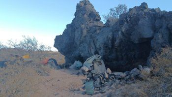 la familia que pasa las noches en una cueva por la crecida del rio la familia que pasa las noches en una cueva por la crecida del rio