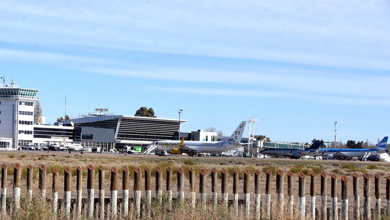 ¿Cuánto sale viajar desde Neuquén en avión durante el último tramo del año?
