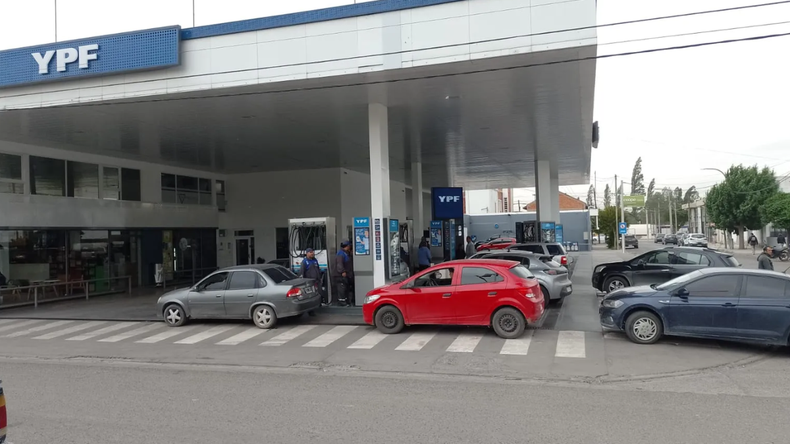 Plottier: tras el fin de la tasa vial, YPF también bajó los precios de sus combustibles