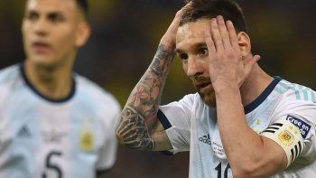 bomba y polemica: messi al banco, contrapunto vignolo y lopez y arden las redes bomba y polemica: messi al banco, contrapunto vignolo y lopez y arden las redes