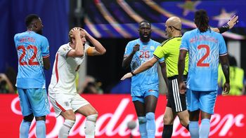 Harry Kane pidió penal, pero el árbitro y el VAR se lo negaron | LM Neuquen Harry Kane pidió penal, pero el árbitro y el VAR se lo negaron
