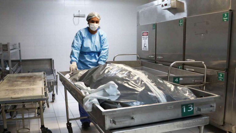 En una clase de anatomía, vio el cadáver de su amigo