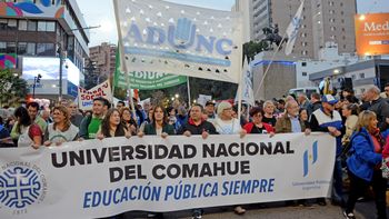 La marcha federal universitaria fue encabezada por los sindicatos de la UNCO. La marcha federal universitaria fue encabezada por los sindicatos de la UNCO.