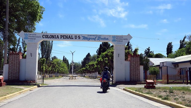 El juez ordenó a los responsables de la cárcel federal de Roca que hagan un informe completo sobre lo sucedido.