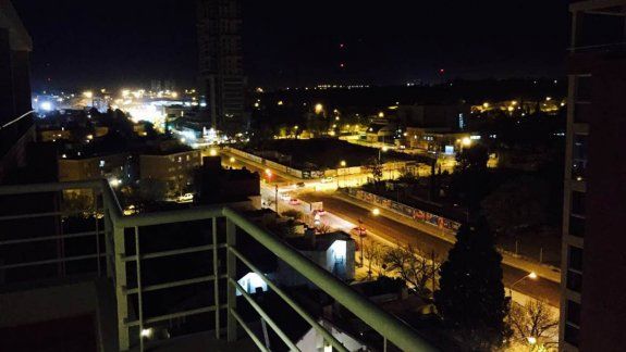 María José y una vista aérea de la ciudad.