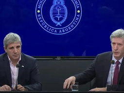 El titular del Banco Central, Santiago Bausili en muchas oortunidades tomó la palabra ante los continuos silencios del ministro Caputo. El titular del Banco Central, Santiago Bausili en muchas oortunidades tomó la palabra ante los continuos silencios del ministro Caputo.