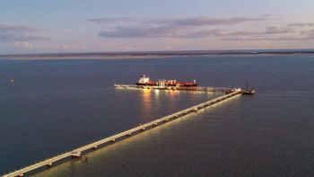 La terminal de Otamerica en Puerto Rosales incrementó los despachos de petróleo de Vaca Muerta. | LM Neuquen La terminal de Otamerica en Puerto Rosales incrementó los despachos de petróleo de Vaca Muerta.