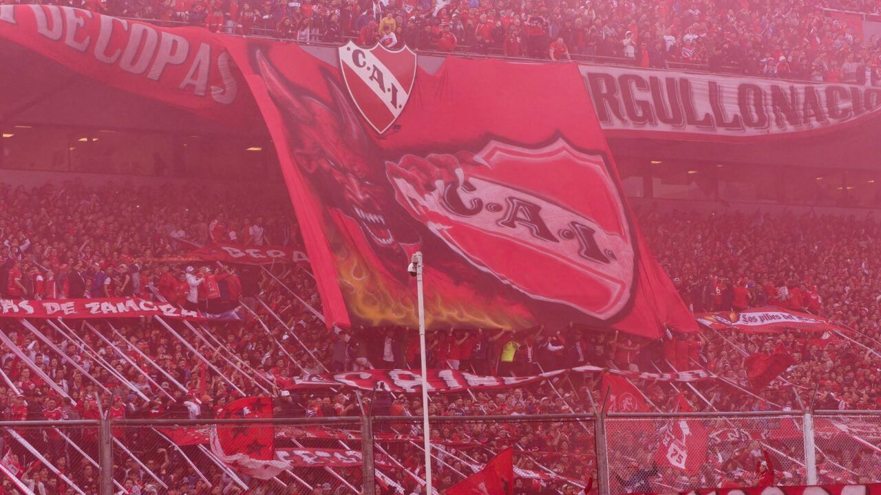 La barra de Independiente se metió en el conflicto.
