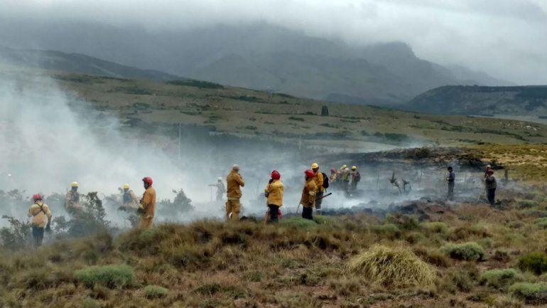 Por un cable de media tensión, se incendiaron 20 hectáreas sobre la ruta 40