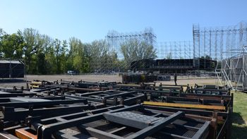 El predio de la isla 132 se empieza a poner a punto para la FIesta de la Confluencia 2026. El predio de la isla 132 se empieza a poner a punto para la FIesta de la Confluencia 2026.