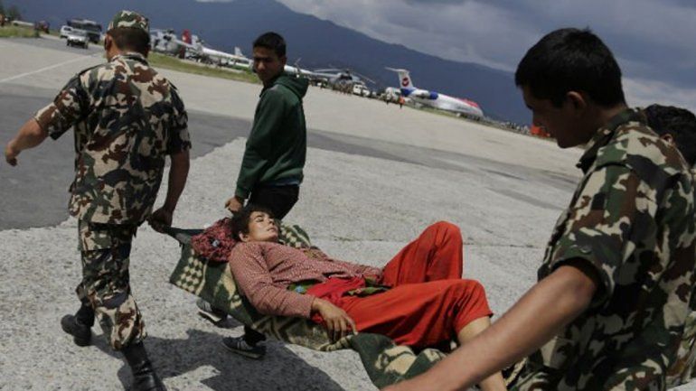 Nepal: desbarrancó un colectivo y murieron 22 personas