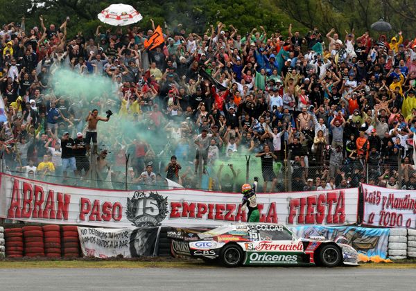 La Tribuna 15 es el histórico punto de encuentro de la hinchada de Chevrolet; con la remodelación, desaparecerá. La Tribuna 15 es el histórico punto de encuentro de la hinchada de Chevrolet; con la remodelación, desaparecerá.
