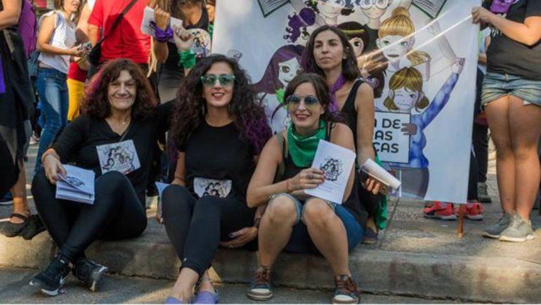 Video: las poetas leen con las manos limpias
