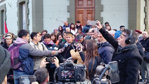 Representantes de comunidades mapuche hablaron tras el duro desalojo en Casa de Gobierno.