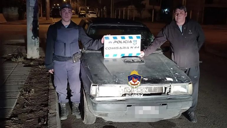 Encendieron y le robaron su auto de la puerta de su casa