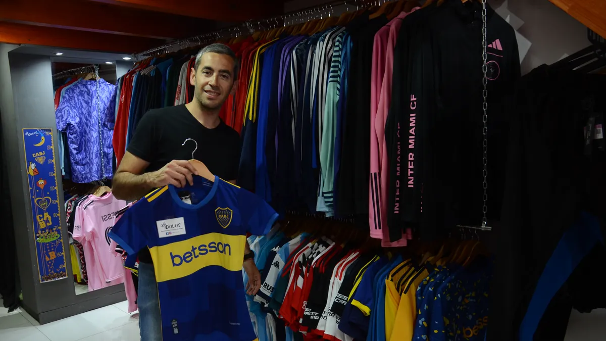 Los simpatizantes de Boca se llevan desde camisetas hasta chop, vasos para fernet y mates.