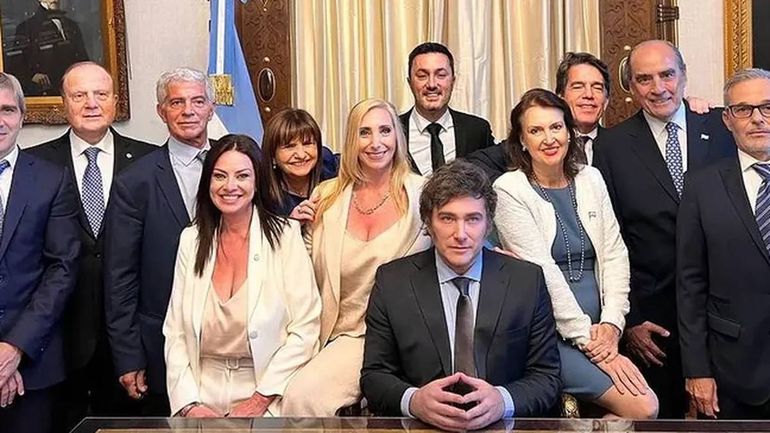 Guillermo Ferraro junto al presidente, Javier Milei, y el resto de ministros en diciembre 2023. Guillermo Ferraro junto al presidente, Javier Milei, y el resto de ministros en diciembre 2023.
