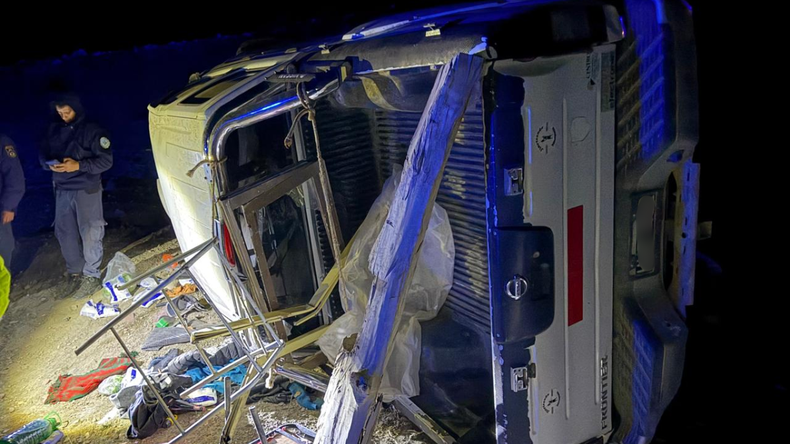 Impactante vuelco en una ruta del norte neuquino: un joven fue hospitalizado | LM Neuquen Impactante vuelco en una ruta del norte neuquino: un joven fue hospitalizado