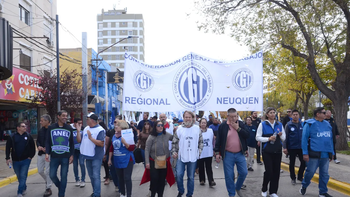 La marcha convocada por la CGT por el Día del Trabajador en Neuquén en 19 imágenes