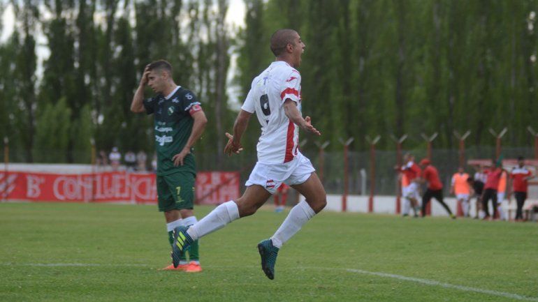 Villegas festejando una de sus conquistas en Independiente.&nbsp; 