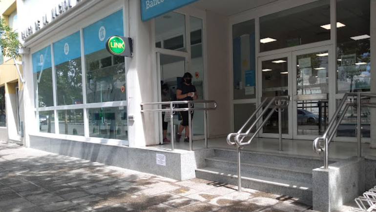 Un cliente de 76 años murió en el Banco Nación de Allen.
