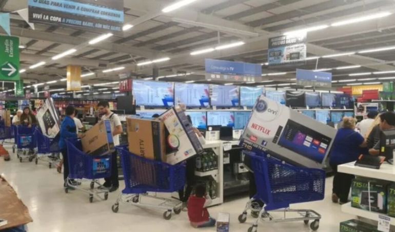 La comparación entre Argentina y Chile en productos de tecnología reavivó la duda sobre si conviene o no viajar al país trasandino para hacer compras.