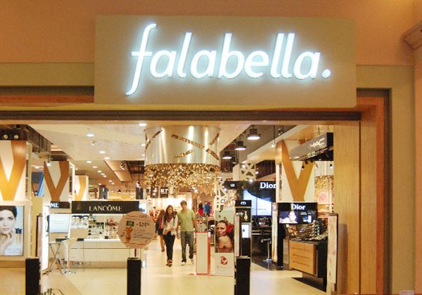 Chile no sólo tiene grandes cadenas de ventas de productos sino también pymes que se benefician con la actualidad argentina. Chile no sólo tiene grandes cadenas de ventas de productos sino también pymes que se benefician con la actualidad argentina.