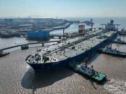 Imagen de archivo de un petrolero en una terminal de la isla Waidiao en Zhoushan, China. China Daily vía Reuters Imagen de archivo de un petrolero en una terminal de la isla Waidiao en Zhoushan, China. China Daily vía Reuters