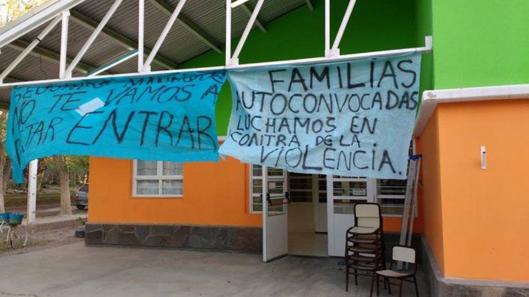 Tomaron un jardín en rechazo a que vuelva un director violento