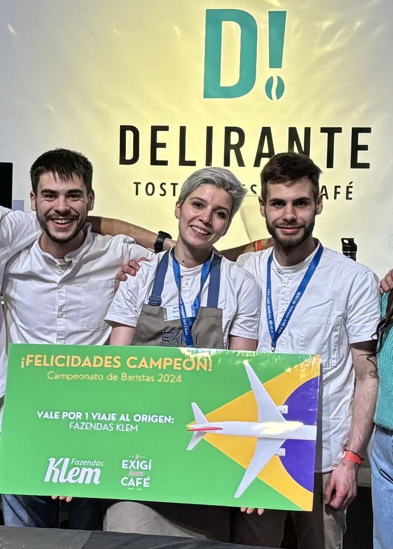 Tatiana y parte del equipo de baristas de Café Delirante Tatiana y parte del equipo de baristas de Café Delirante