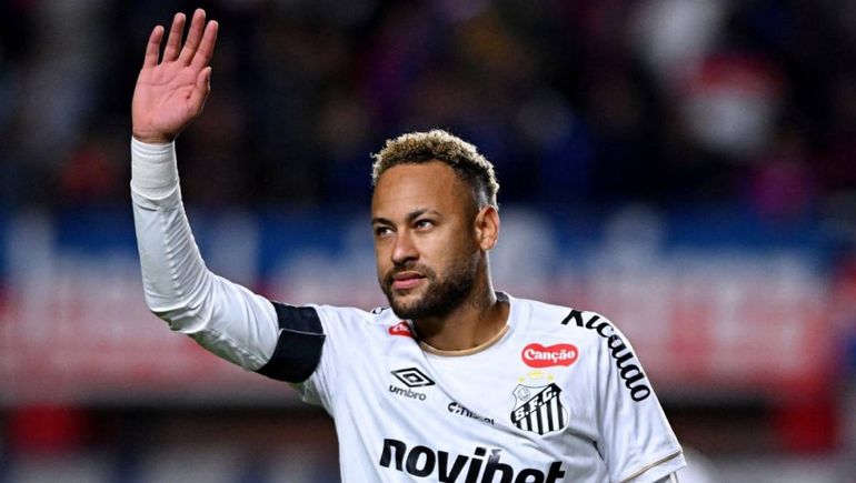 Neymar, enamorado de San Lorenzo: el mensaje especial para los hinchas y un particular gesto con un jugador