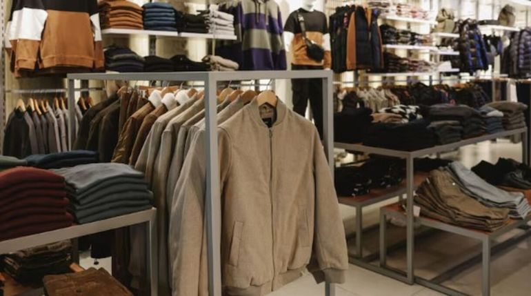 Hasta un 40% menos: tres conocidas marcas venden la ropa al mismo precio que el 2024