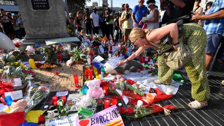 Las autoridades identificaron las nacionalidades de las primeras seis víctimas fatales. Hay un nene de 3 años.