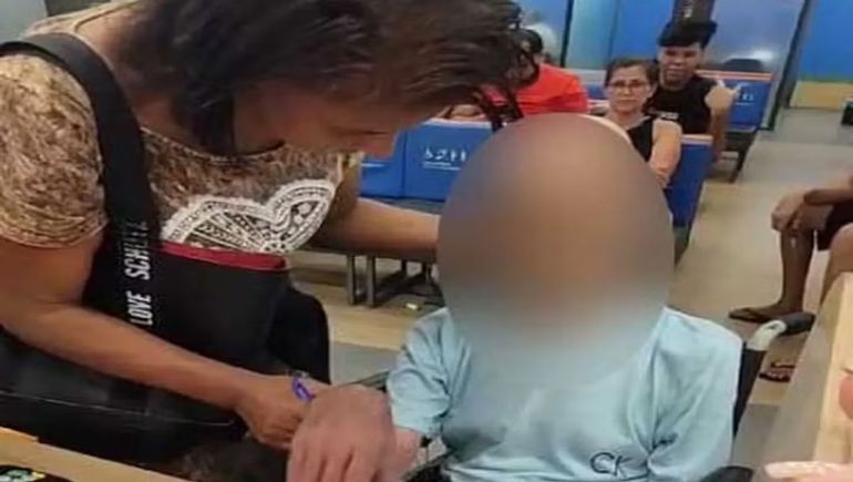 Llevó el cadáver de su tío al banco. Llevó el cadáver de su tío al banco.