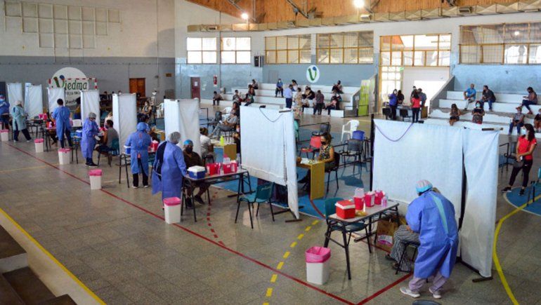 De necesitar vacunas con urgencia a descartar y dejar vencer millones