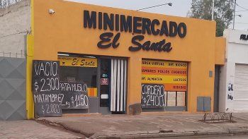 ¡de locos! cliente golpea a almacenero por el precio de pollo congelado ¡de locos! cliente golpea a almacenero por el precio de pollo congelado