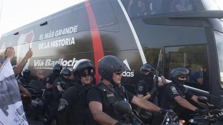 Crece la tensión y el temor a posibles ataques y piquetes contra el micro de River