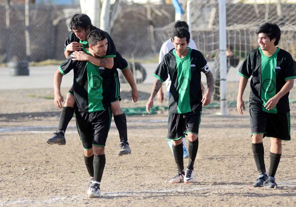 Villa Iris venció a Eucalipto y escala en la tabla de la B