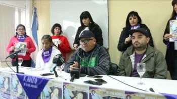 Santa Cruz: Mario Aybar, papá de antonella, durante una conferencia de prensa que dio en Caleta Olivia. Santa Cruz: Mario Aybar, papá de antonella, durante una conferencia de prensa que dio en Caleta Olivia.