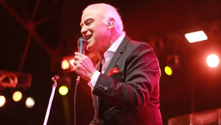 El cantante Paz Martínez brindará su show en Neuquén.