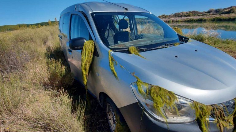 Con qué se encontraron cuando sacaron la Kangoo robada del agua