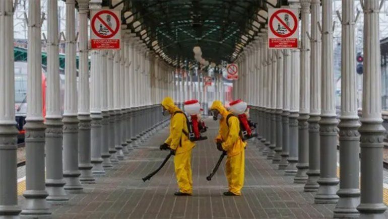 Moscú se cierra parcialmente mientras Rusia registra un récord de COVID