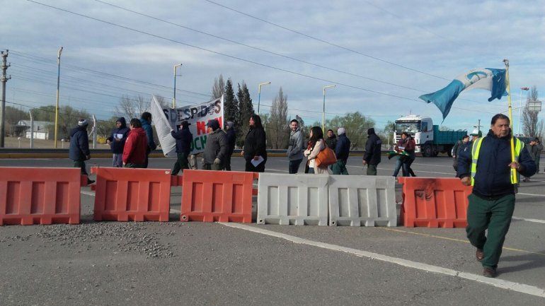 Trabajadores de MAM repartieron volantes en los puentes carreteros