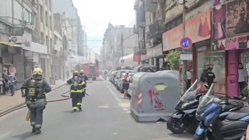 un feroz incendio consumio a un local de ropa: mas de 40 personas fueron afectadas un feroz incendio consumio a un local de ropa: mas de 40 personas fueron afectadas