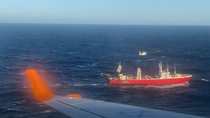 Video de un rescate extremo: izaron de un pesquero a un helicóptero a un marinero accidentado. Video de un rescate extremo: izaron de un pesquero a un helicóptero a un marinero accidentado.