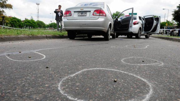 Todo ocurrió en la avenida que divide la Capital del Gran Buenos Aires.