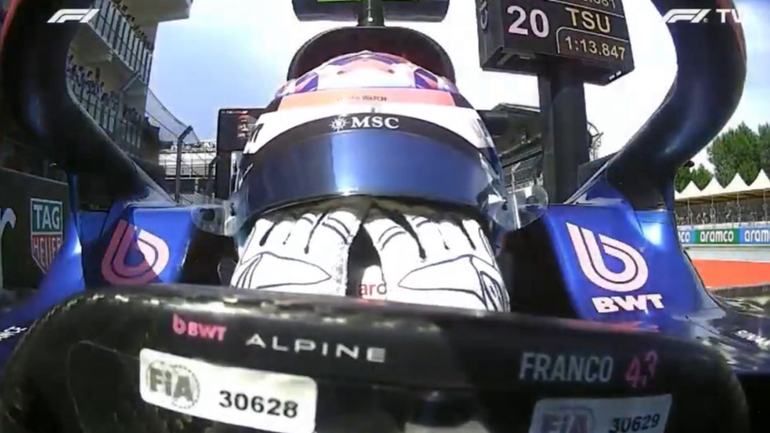 Franco Colapinto llorando en su butaca por la rotura de Alpine