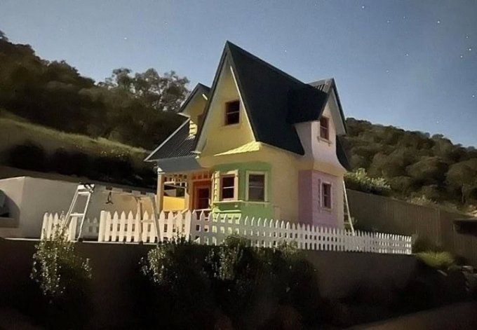 El padre del año: construyó la casa de la película Up para su hijo